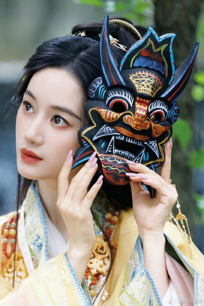 #郭晓婷梦回花楹既视感#哇哦！看到郭晓婷这新造型，就像看到了花楹本人，瞬间回到了