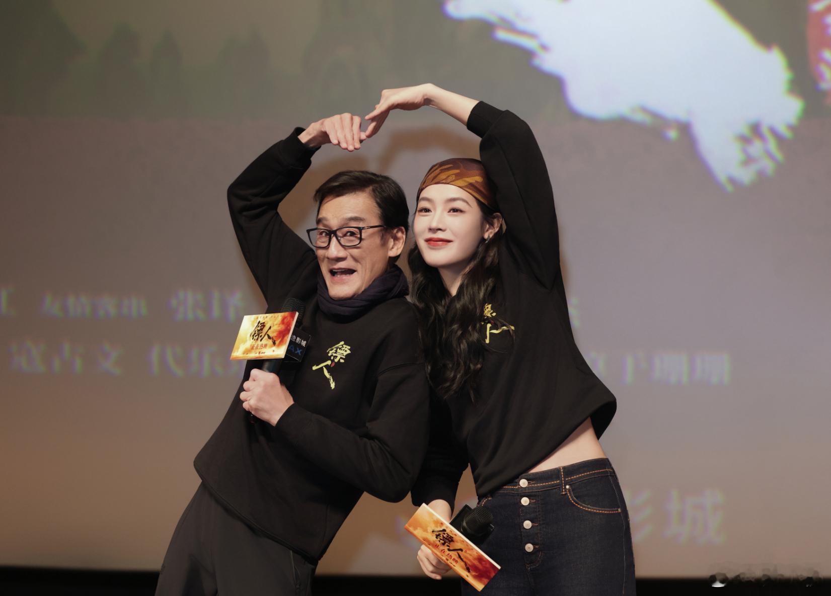 镖人父女情还有售后镖人中的父亲，在对待儿子和女儿时，态度截然不同。面对儿子，他更