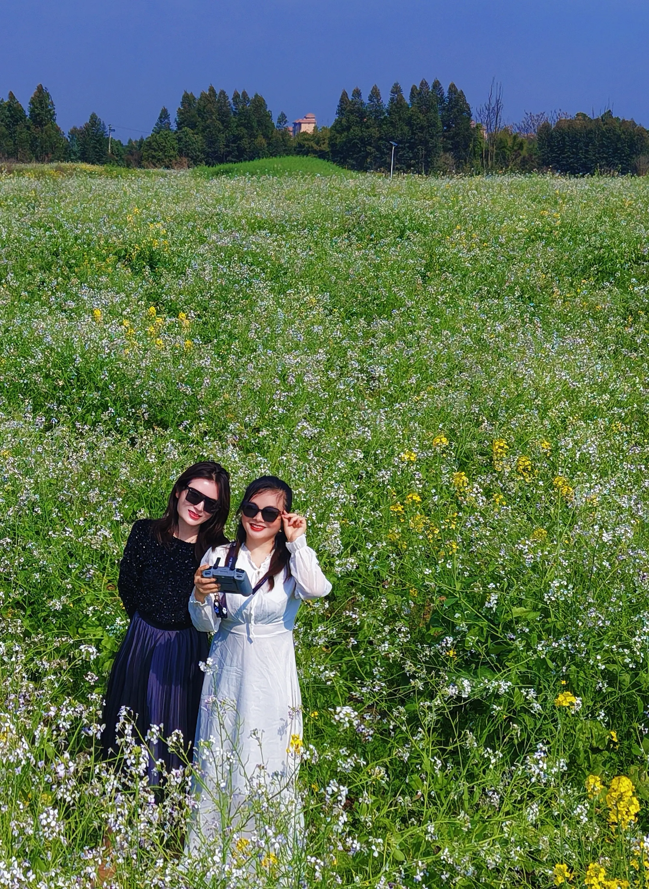 师傅喊我努力 早点退休，以后组队旅行 他负责拍照，我负责直播 不知道有...