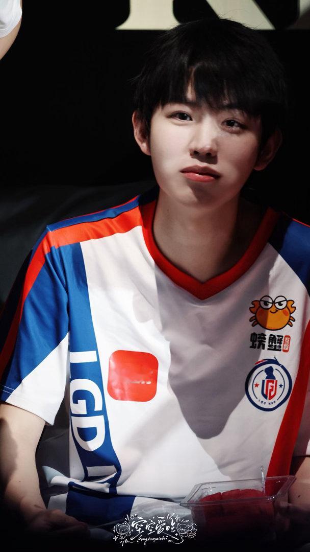 咪的god…….. 