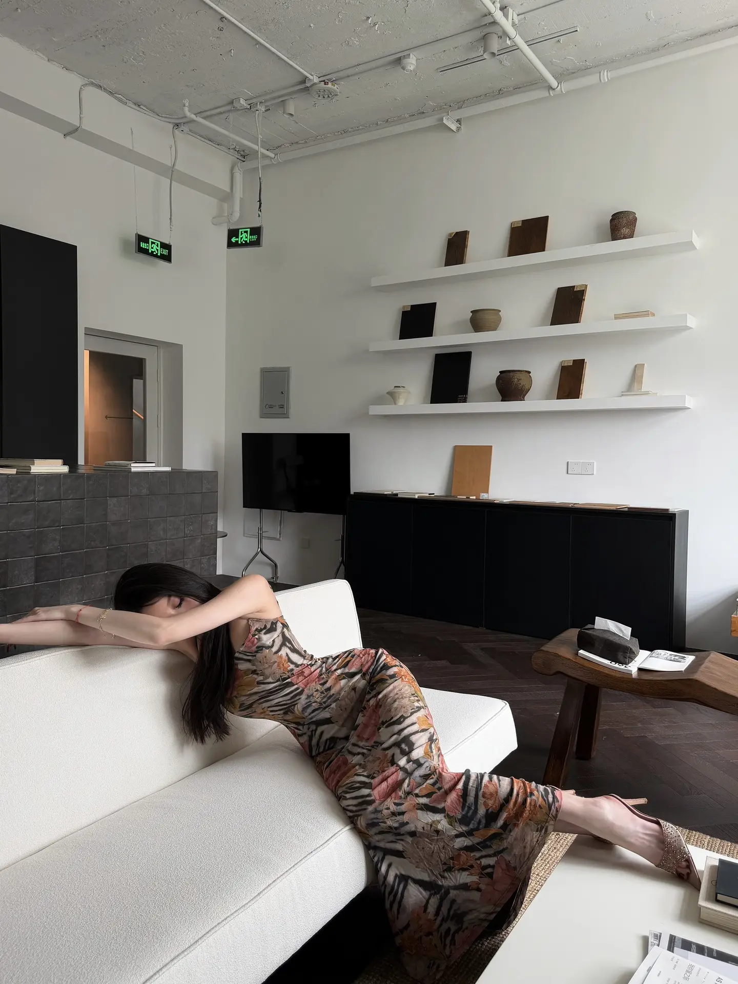 淡淡胭脂遮住了思绪