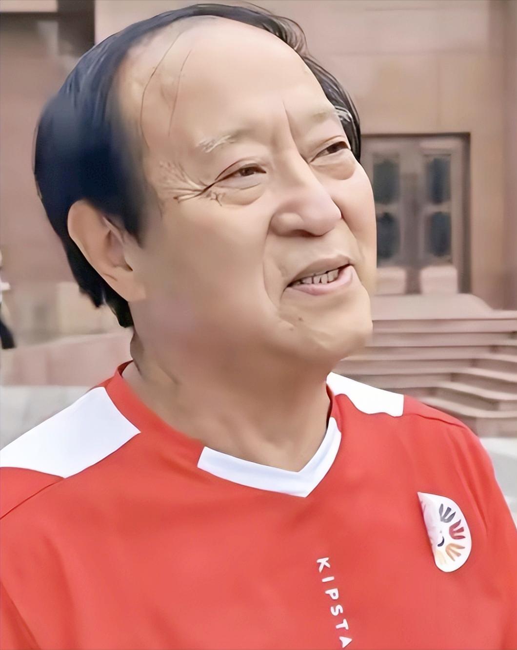 现在网上很多人说牛群过得不好，说他晚年很惨，可是真的是这样吗？大家都在讨论，说他