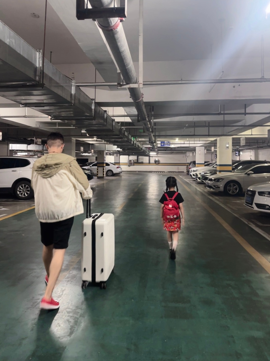出发了 七点左右到 刚好吃晚饭 这几天不减肥了！海鲜们 我来了