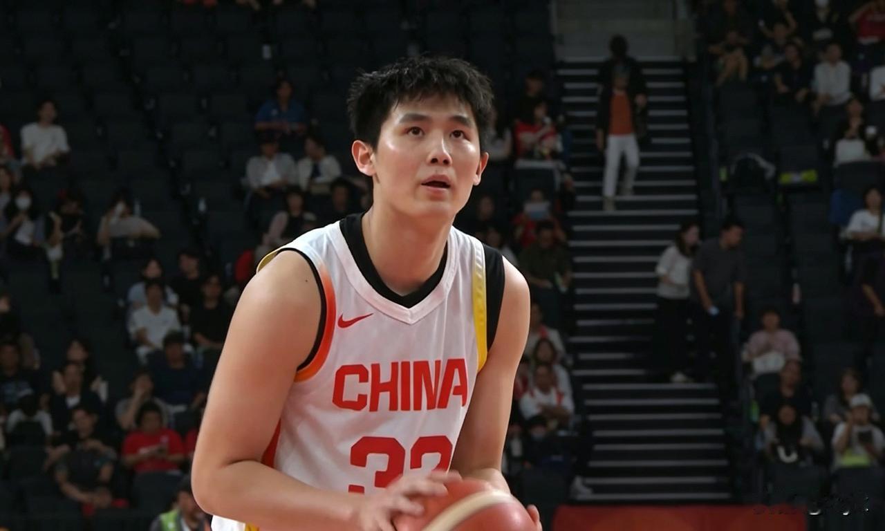 今天如果没有庞峥麟、李弘权，中国男篮输的会更惨。

庞峥麟拿到22分，李弘权12