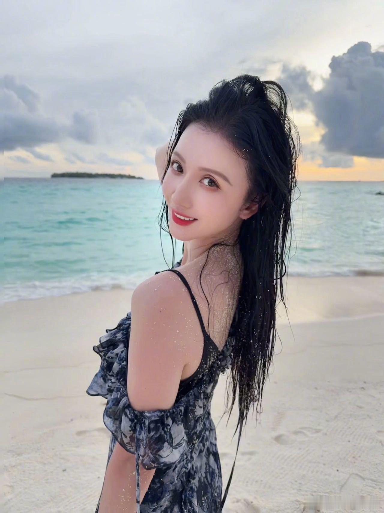 张萌海岛plog 马尔代夫度假照每一张都戳在我的审美上！蓝天碧水当背景板，随手拍