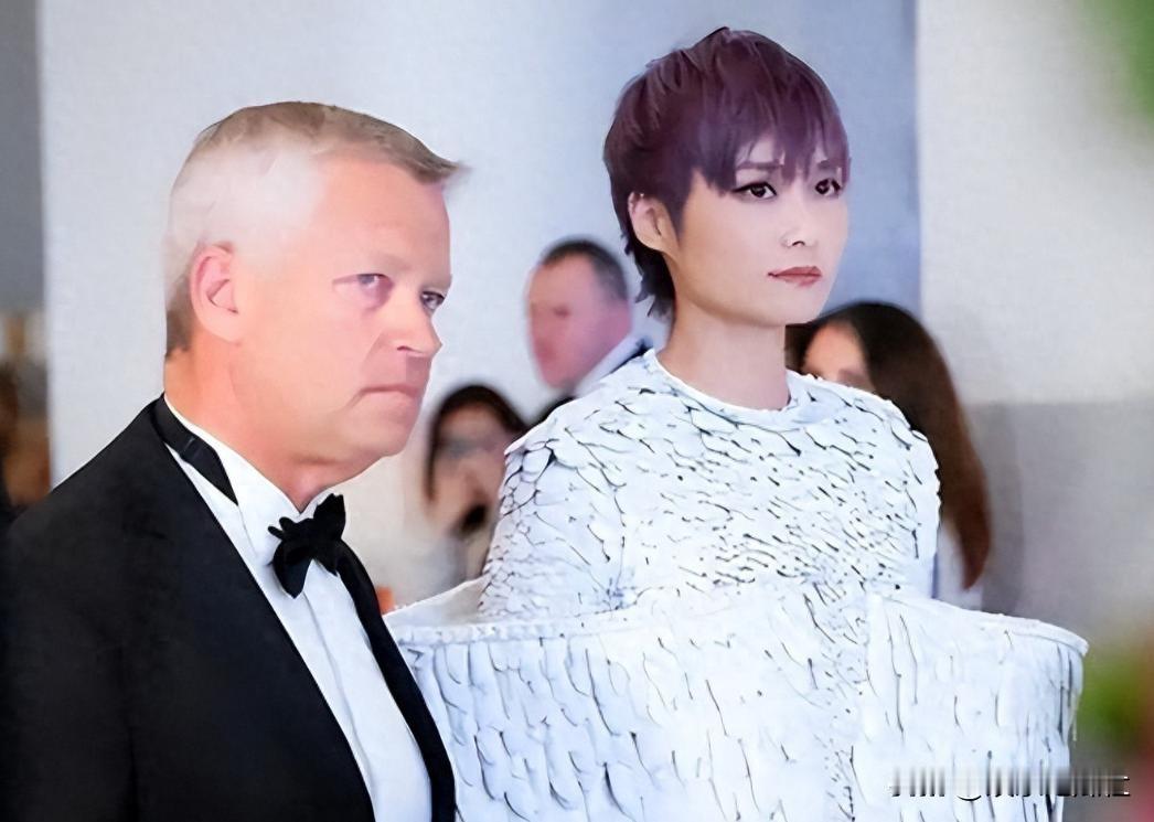 20年谣言终澄清！41岁李宇春现状曝光，网友：难怪不意外

一张轮椅照，曾让无数