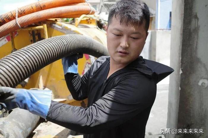 世间婚礼万种，或有豪车列队尽显排场，或有锦衣华服衬得风光。而2026年3月28日