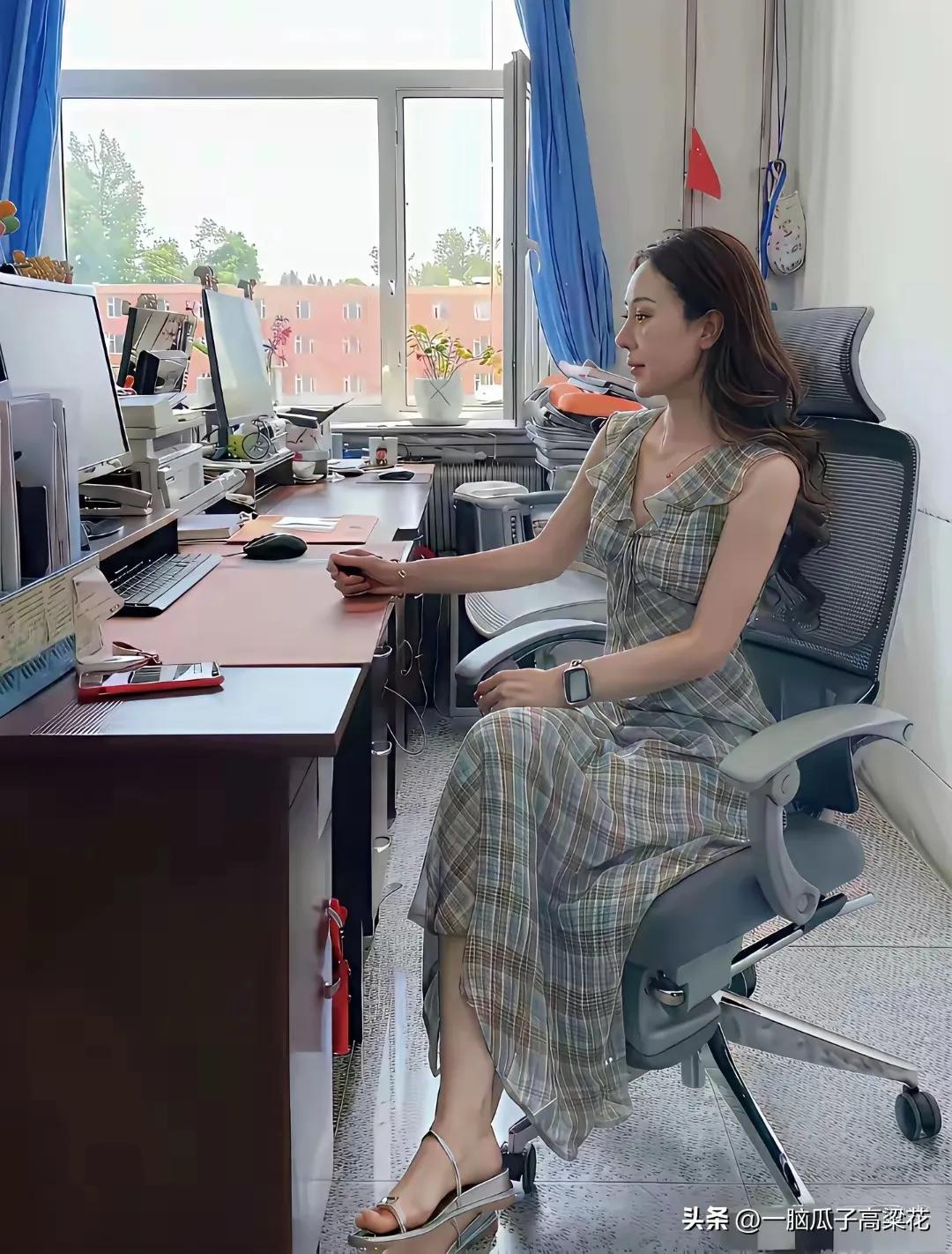 体制内的，干财务的，
这配置还可以吧。