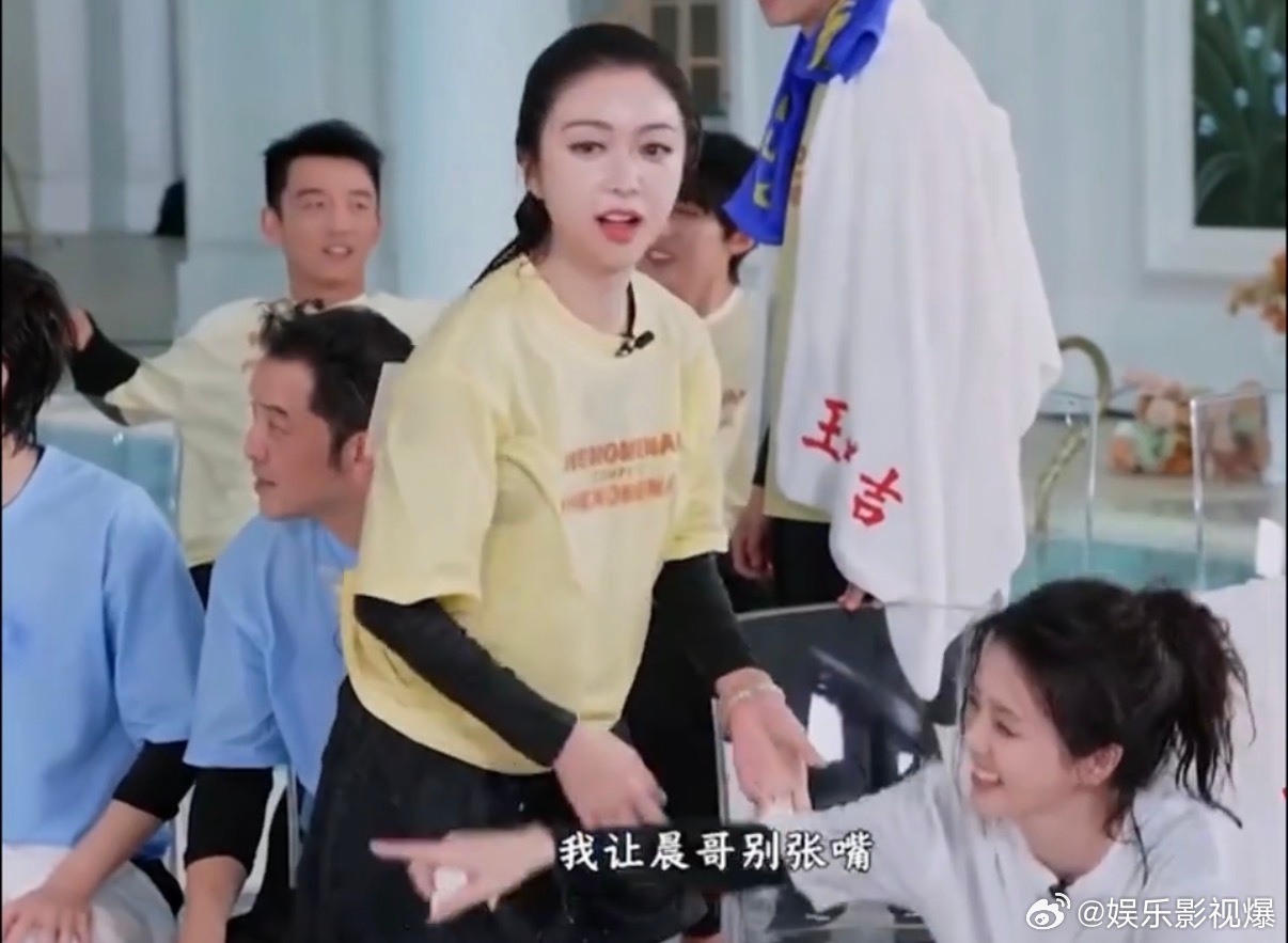 白鹿说姐我替你飞 看奔跑吧笑个不停，薛凯琪本来好好遵守规则，结果被现场提示误导而
