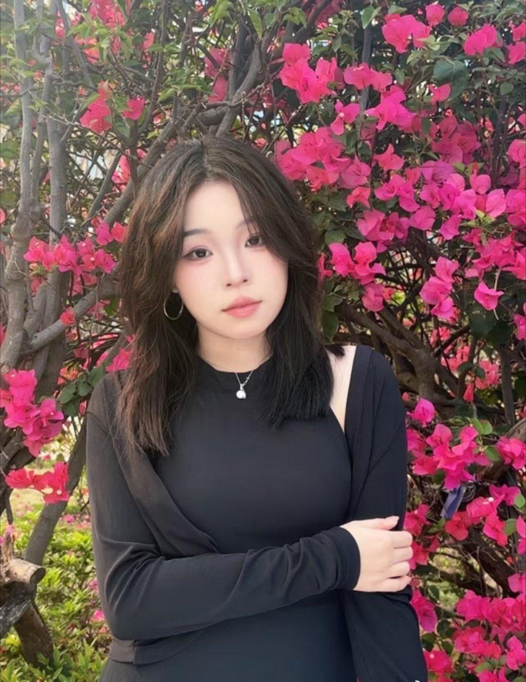 年龄（几几年）：06
身高（cm）：158
体重：98
城市：广西
学历：大专