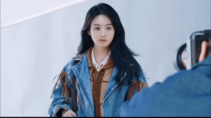 好喜欢赵丽颖这个妆造，有青春女主的氛围感，果然娃娃脸真的扛时间的流逝！！！ ​​