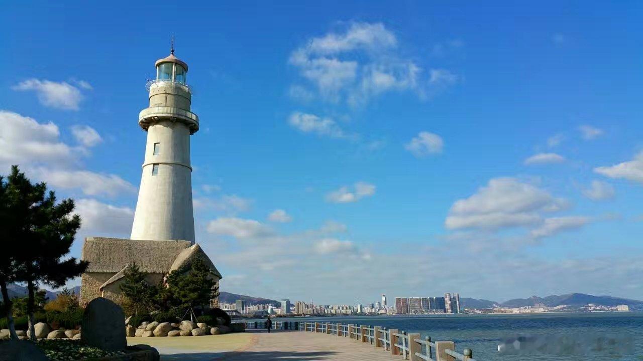 把心保护好，在这个容易受伤的时代，一不小心就打碎了。       ——朱德庸 ​