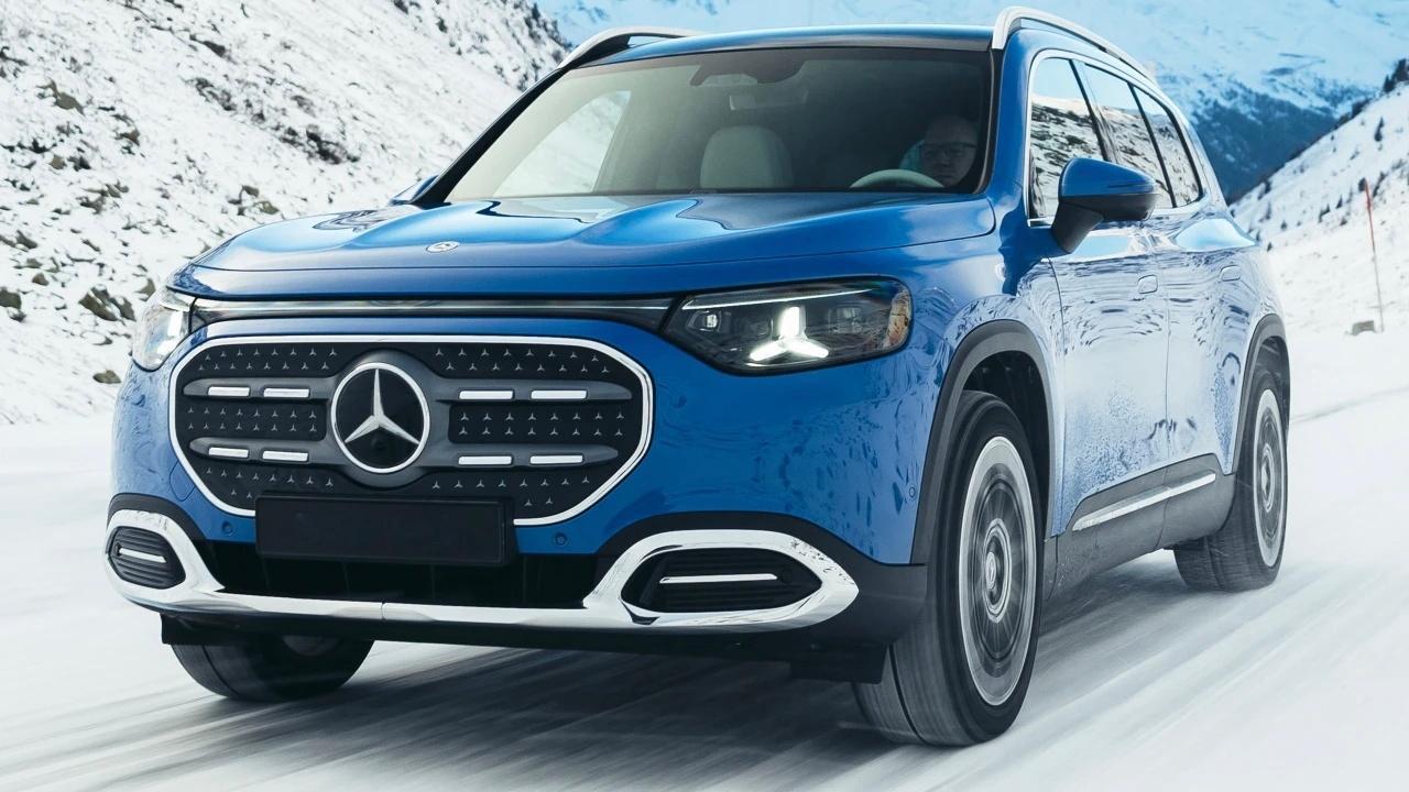 今天GLB也更新了官图。内饰和CLA不能说非常接近，只能说复制黏贴。三叉星空顶、