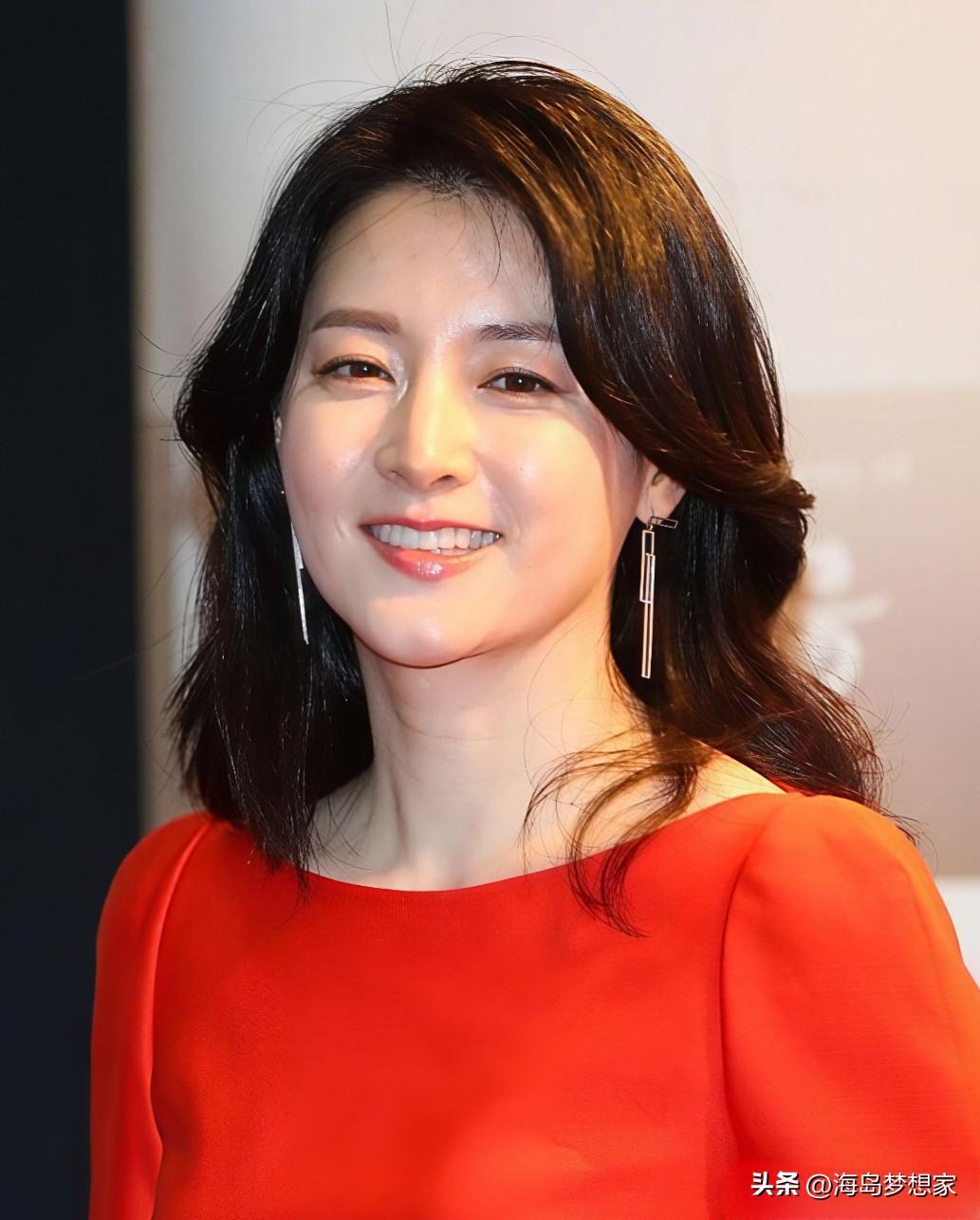 李英爱，氧气美女，毕业于汉阳大学德语系，早年广告出道，凭干净温润的气质收获观众喜