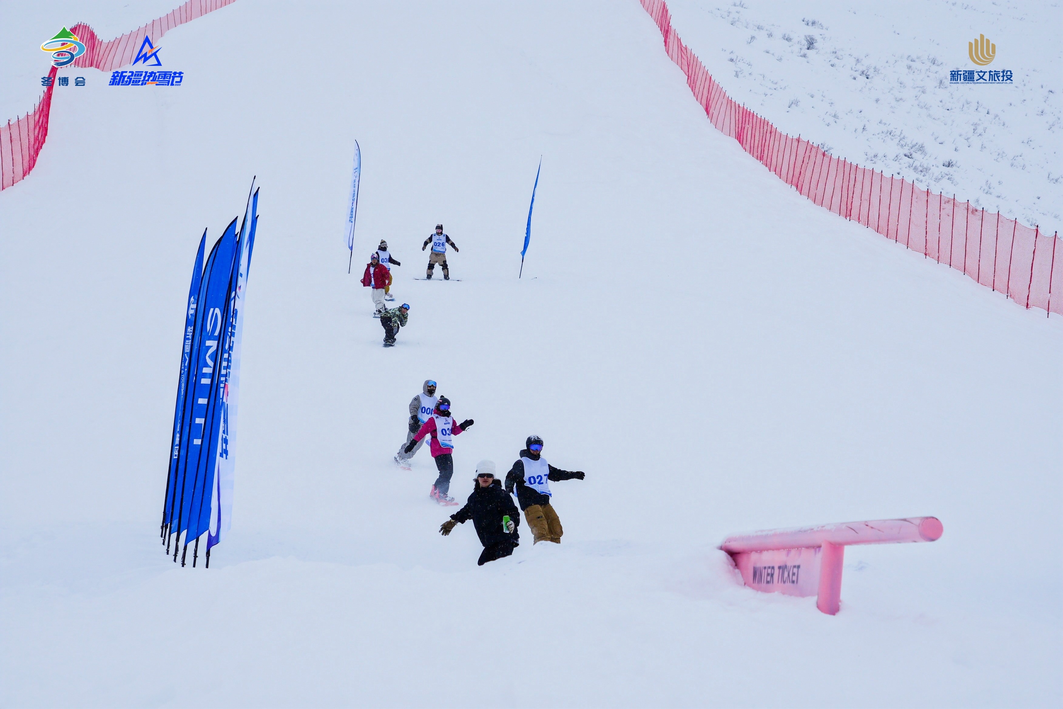 #新疆热雪挑战赛选手会轻功##新疆热雪挑战赛好燃# 单板坡面障碍技巧果酱赛真是太