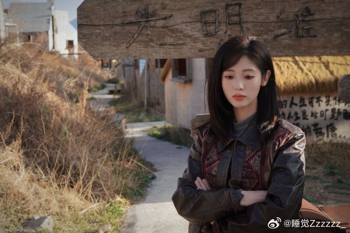 黄俊捷邢菲开机完下田去了黄俊捷邢菲看着真像下过田的邢菲从片场直接下田体验生活，神