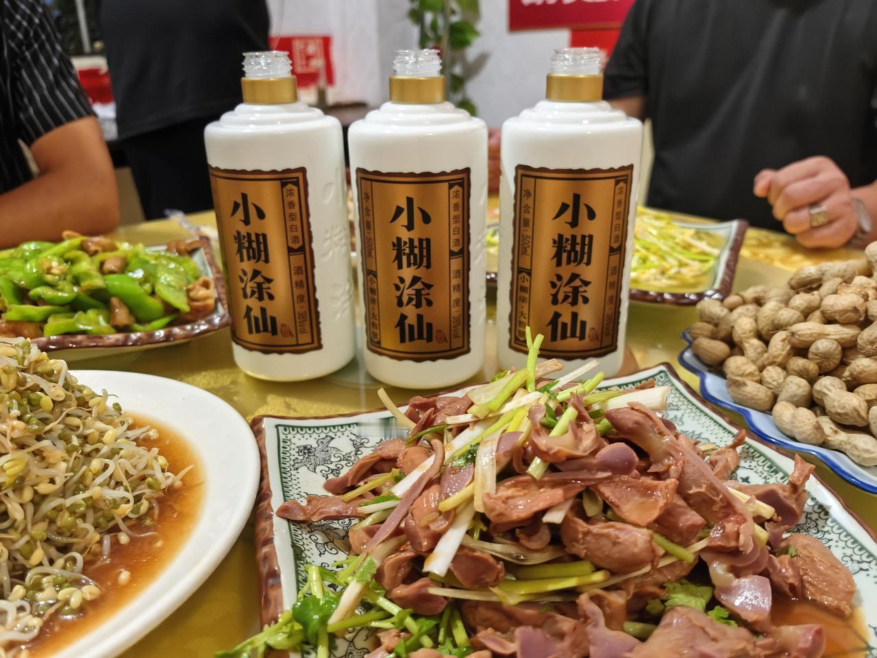 拿西贝提供了17000个就业岗位这话说它不能倒，妥妥地奴婢思想！
如果说西贝是一