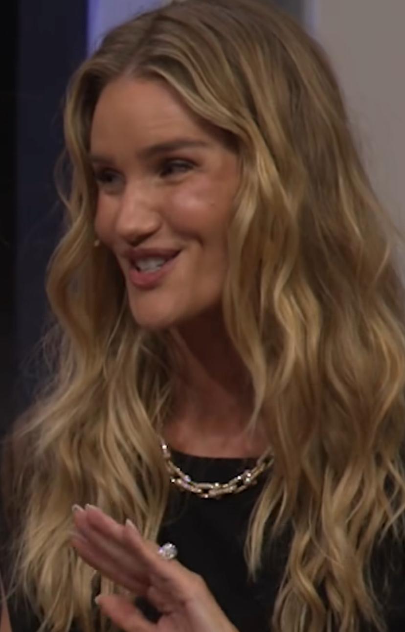 超模Rosie Huntington-Whiteley 那精致立体的五官和高挑身