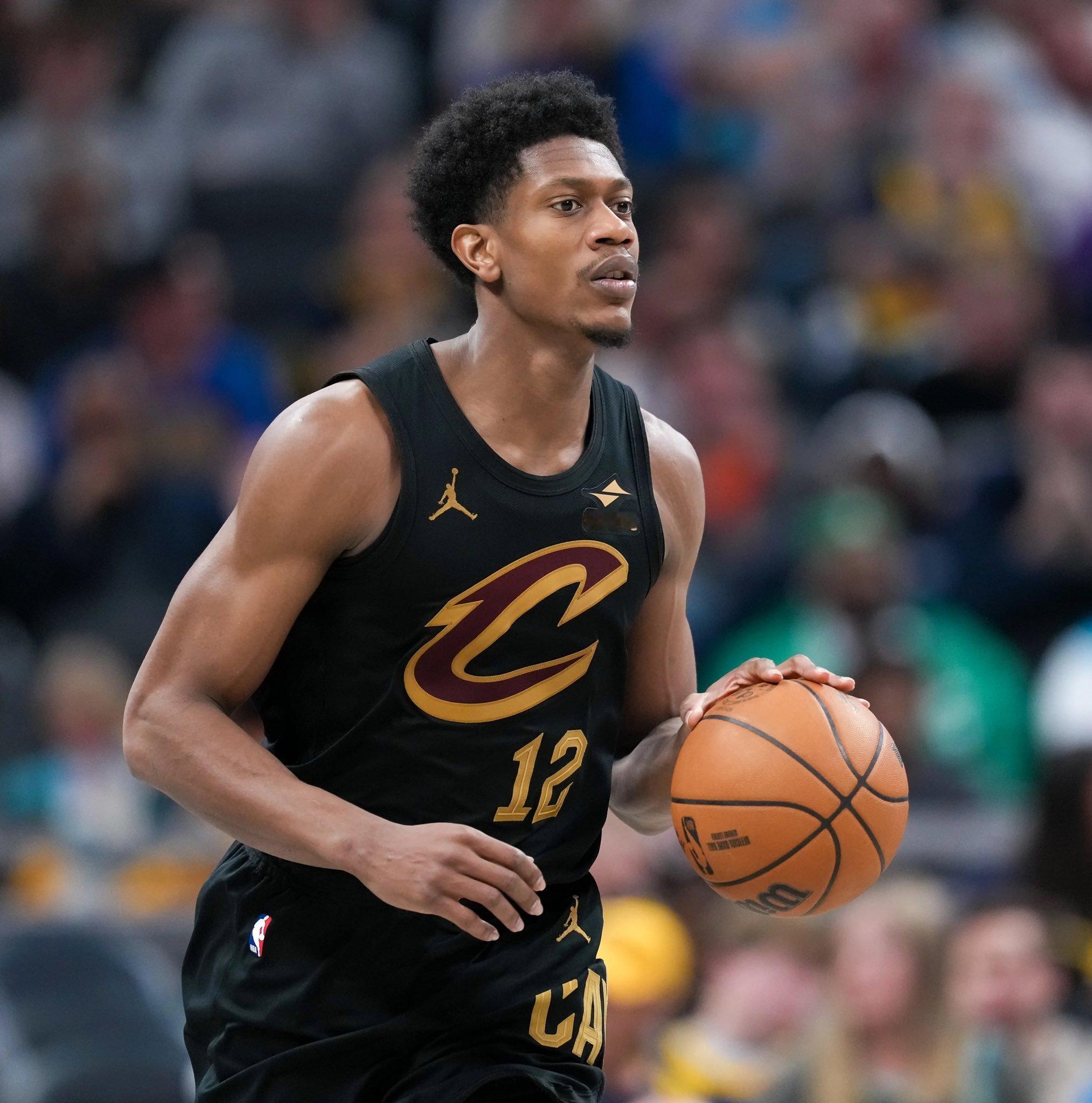 亨特上半场运动战5中0，2分，表态度第三节三分3中3，11分，表能力湖人vs骑士