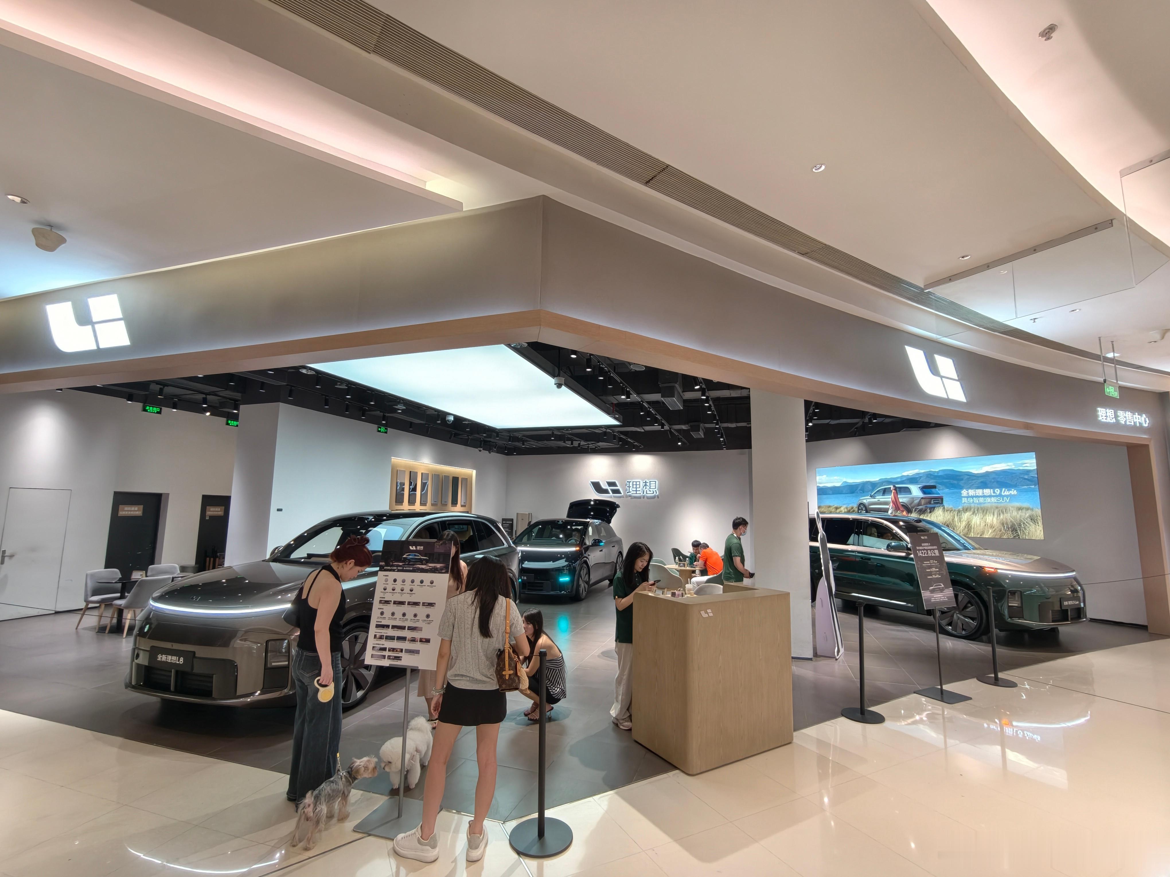 我这边理想商超店限于面积问题只摆新出的L9和L8以及销量担当i6了大v聊车理想汽