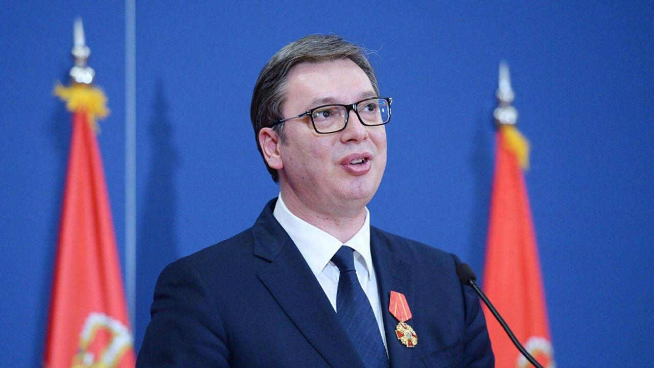 5月24日中午，塞尔维亚总统武契奇乘专机抵达北京首都国际机场，正式开启为期五天的