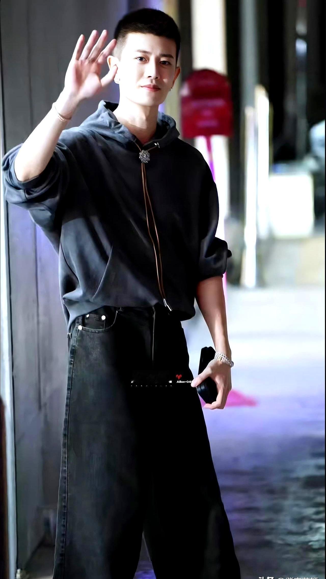 2月4号，小学生全放假
 
你家娃是不是已经躺平？我这边小区楼道全是跳绳声。教育