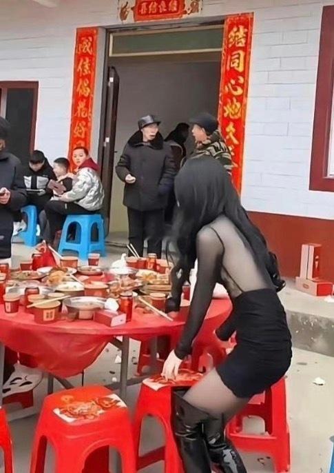在老家吃席碰到的，这样的女生一般人谁敢娶啊！ 