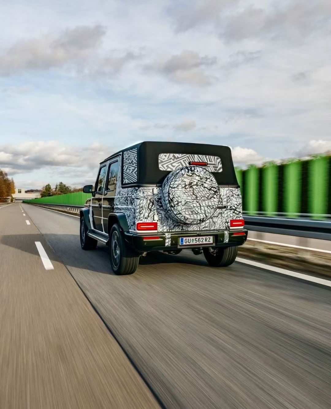 奔驰要出软顶敞篷大G了？我认识一个大叔，喜欢敞篷也喜欢大G，所以买了CLE 53