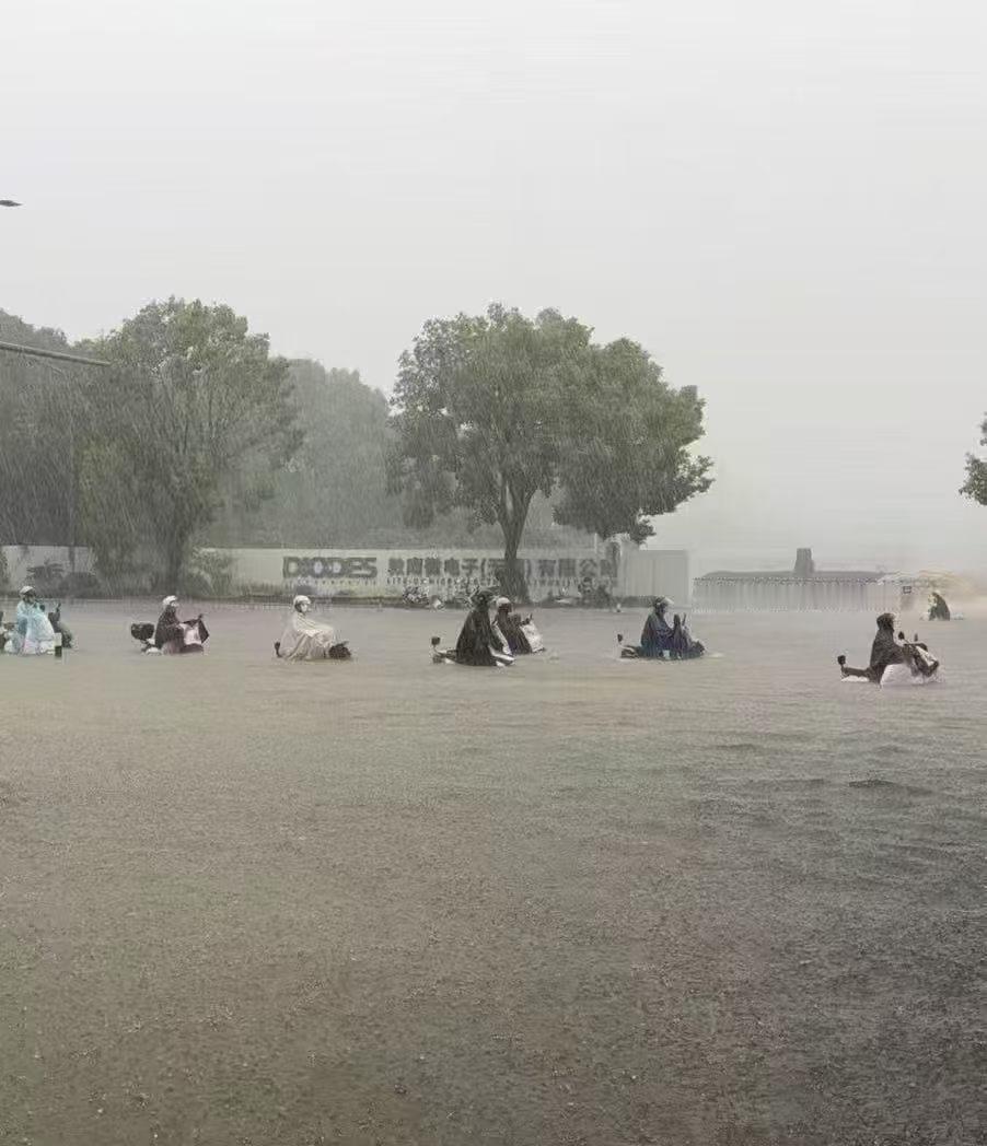我的今日状态：😁轻松愉快
我这里的天气：🌧下雨