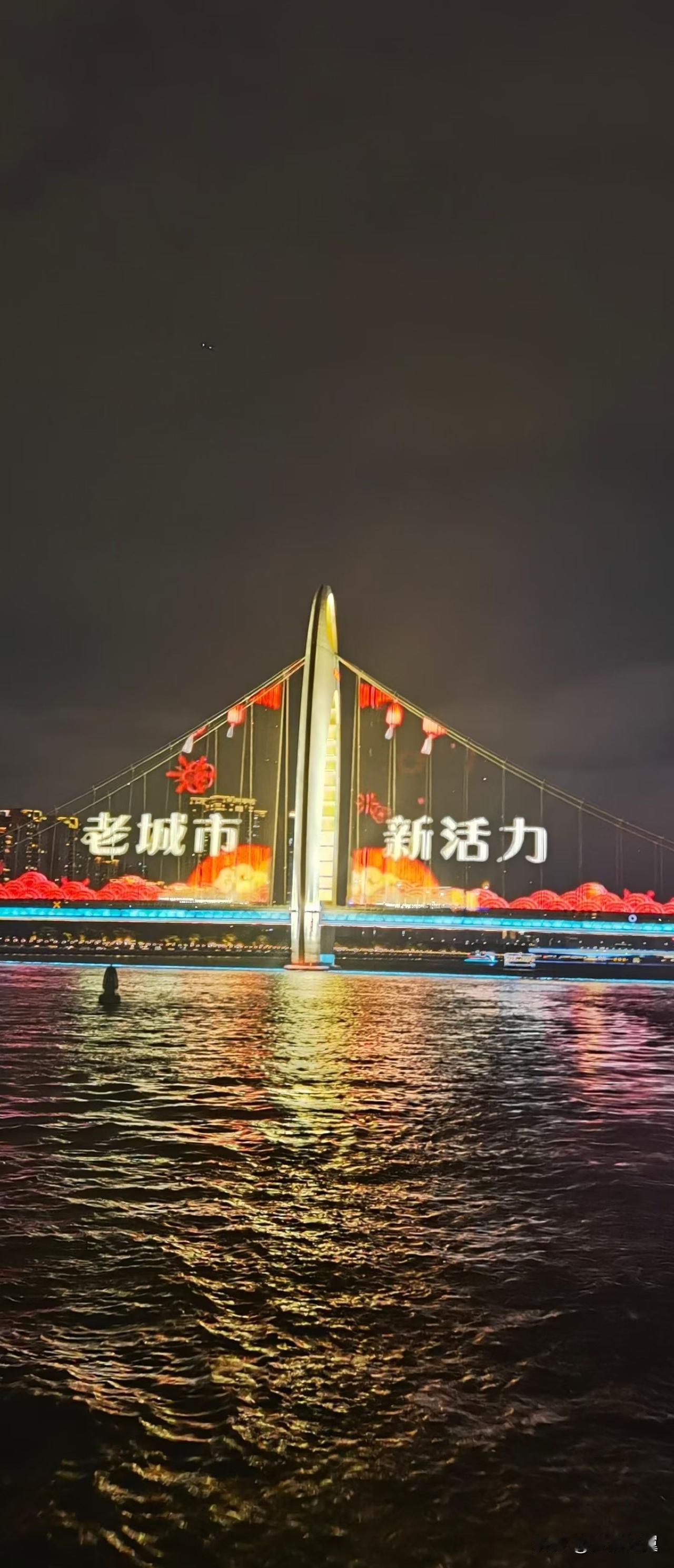 【小对联】
上：旗语；
下：……？