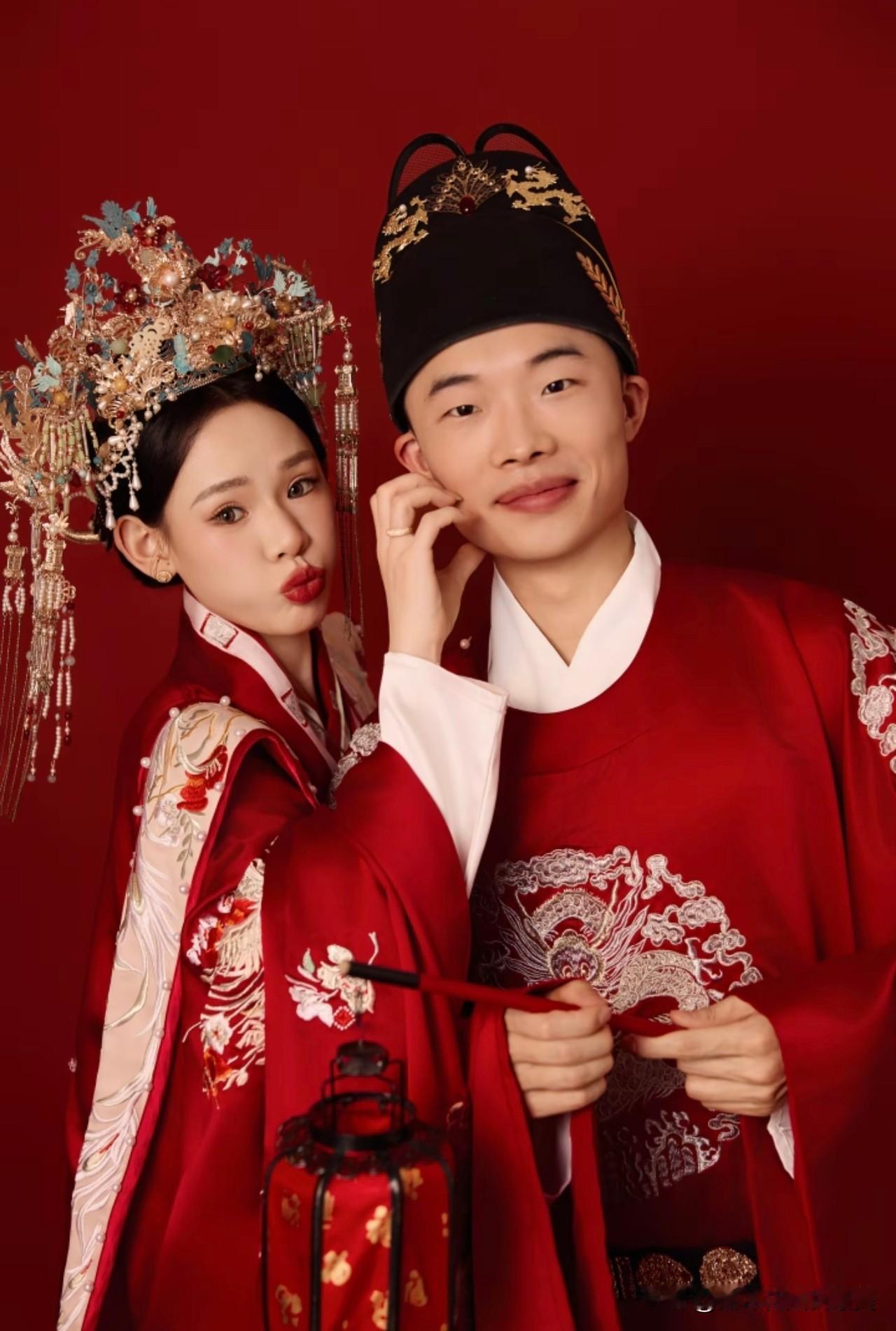 郭有才结婚，

全网最幸福的人应该就是他老婆苏畅了，

之前没觉得有什么，后来一