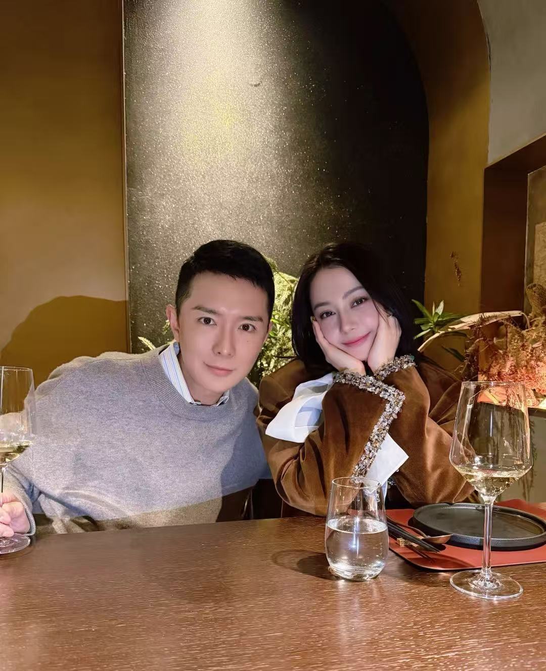 迪丽热巴回国状态曝热巴团队大换血终于看见新鲜的热巴了刘冲和迪丽热巴聚餐