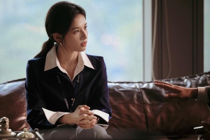 曝张婧仪今年不进组网传今年不接新戏，张婧仪放慢脚步，不再追赶拍戏速度，专心等待已