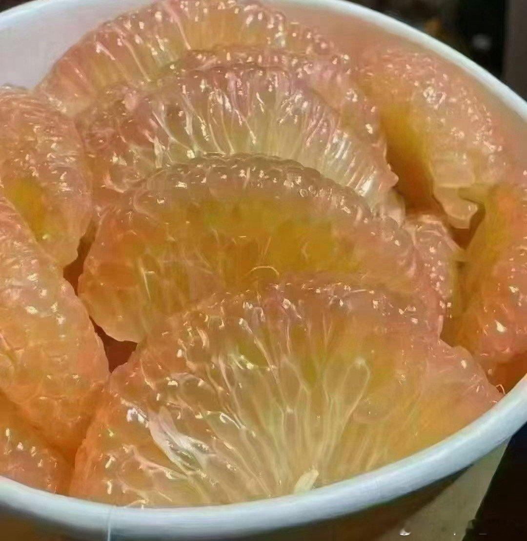 不是很喜欢吃柚子，剥起来好麻烦。 