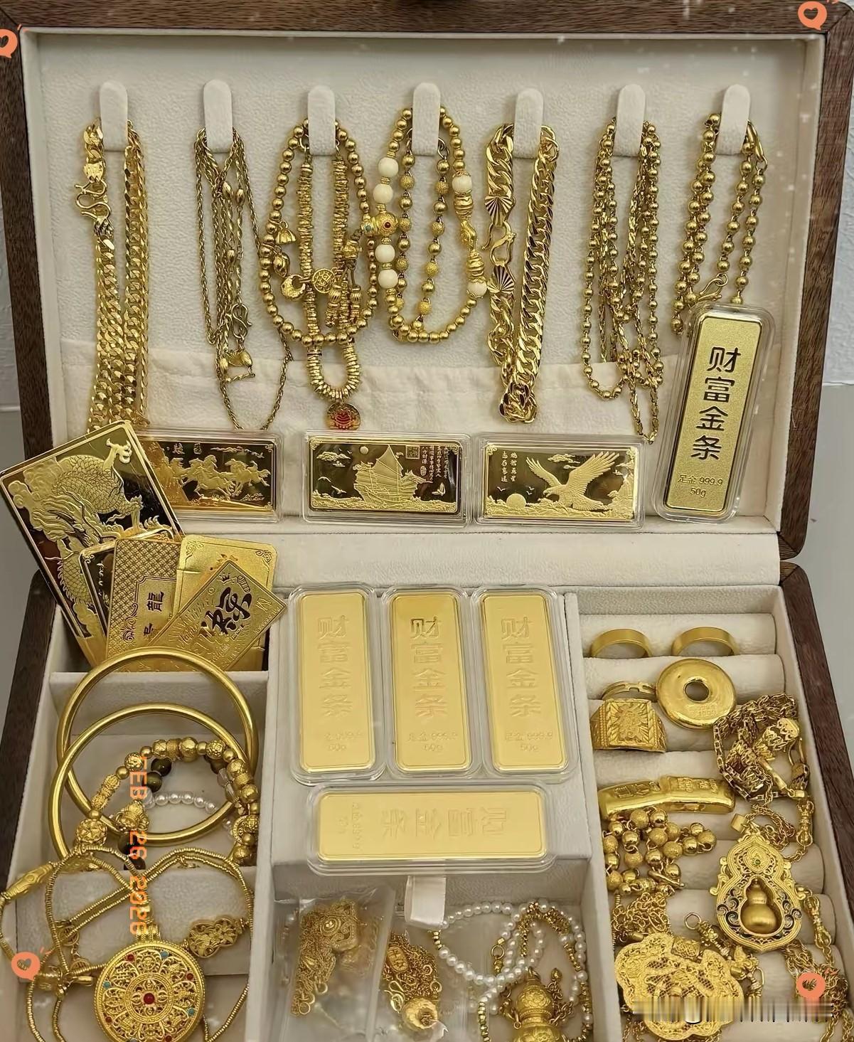 黄金已经彻底失控了，
1月29日1215，
1月30日1212，刚刚一查直接暴