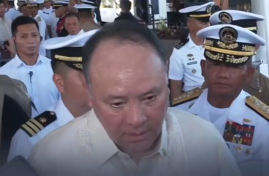 4 月 22 日菲律宾防长特奥多罗对着媒体镜头放出狠话：“中国非法占据菲律宾领土