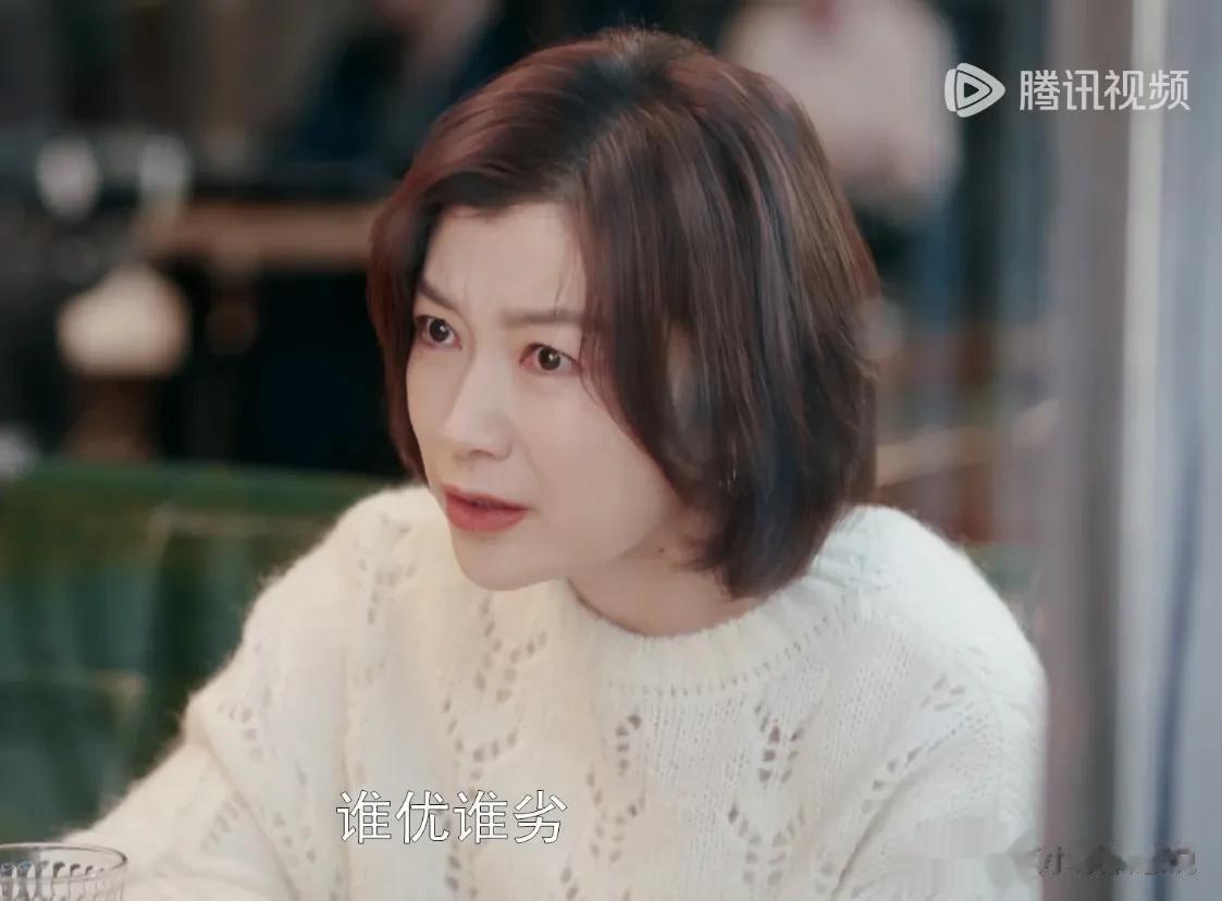 女人发现老公出轨，内心崩溃，去找闺蜜倾诉。没想到，闺蜜却说，老板把咱炒了，咱回头
