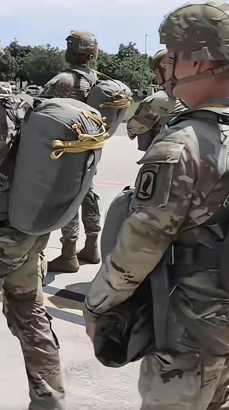 军旅征途远，战士志气高。