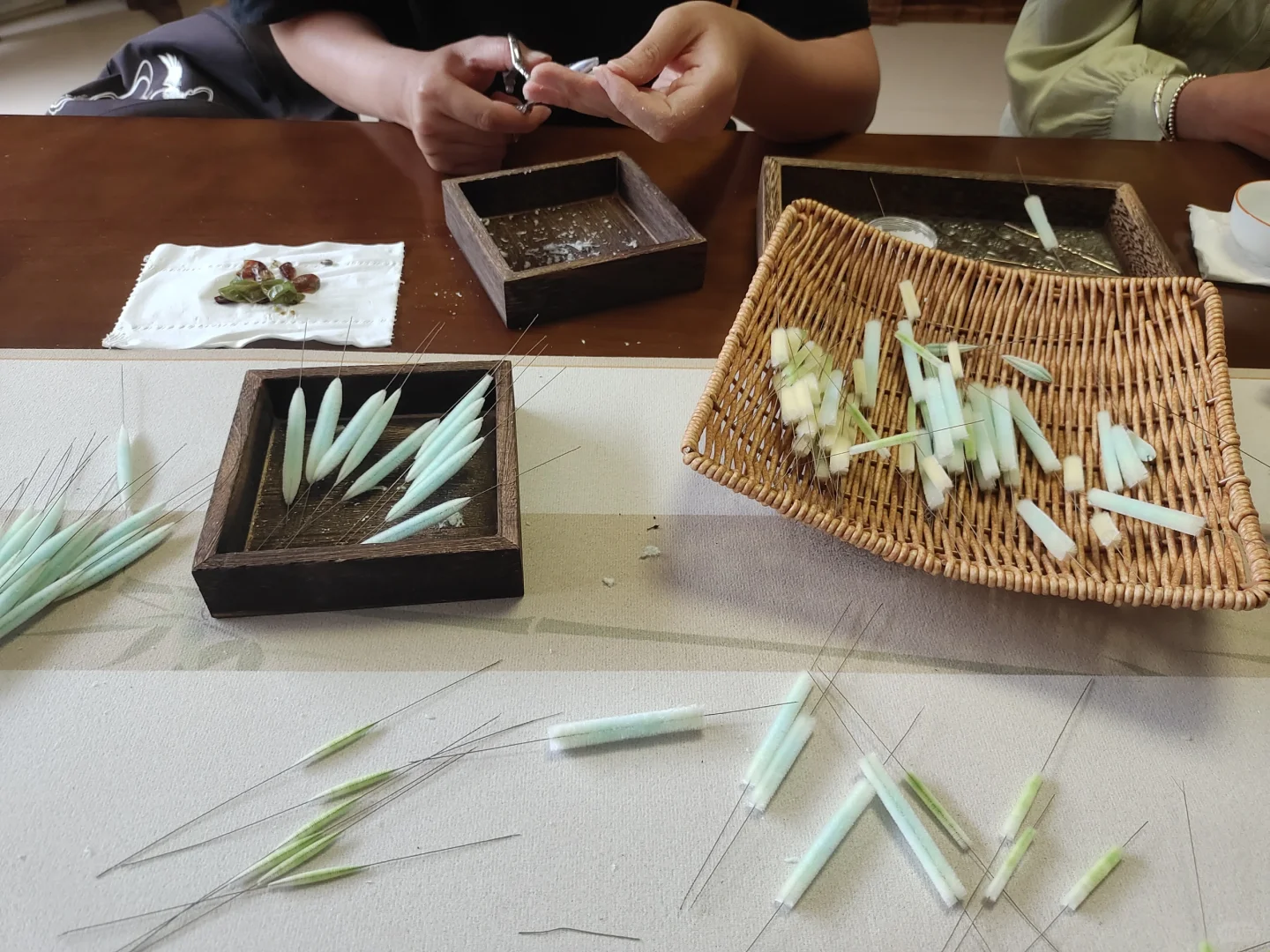 周末无聊，不妨来找我喝茶、做绒花吧