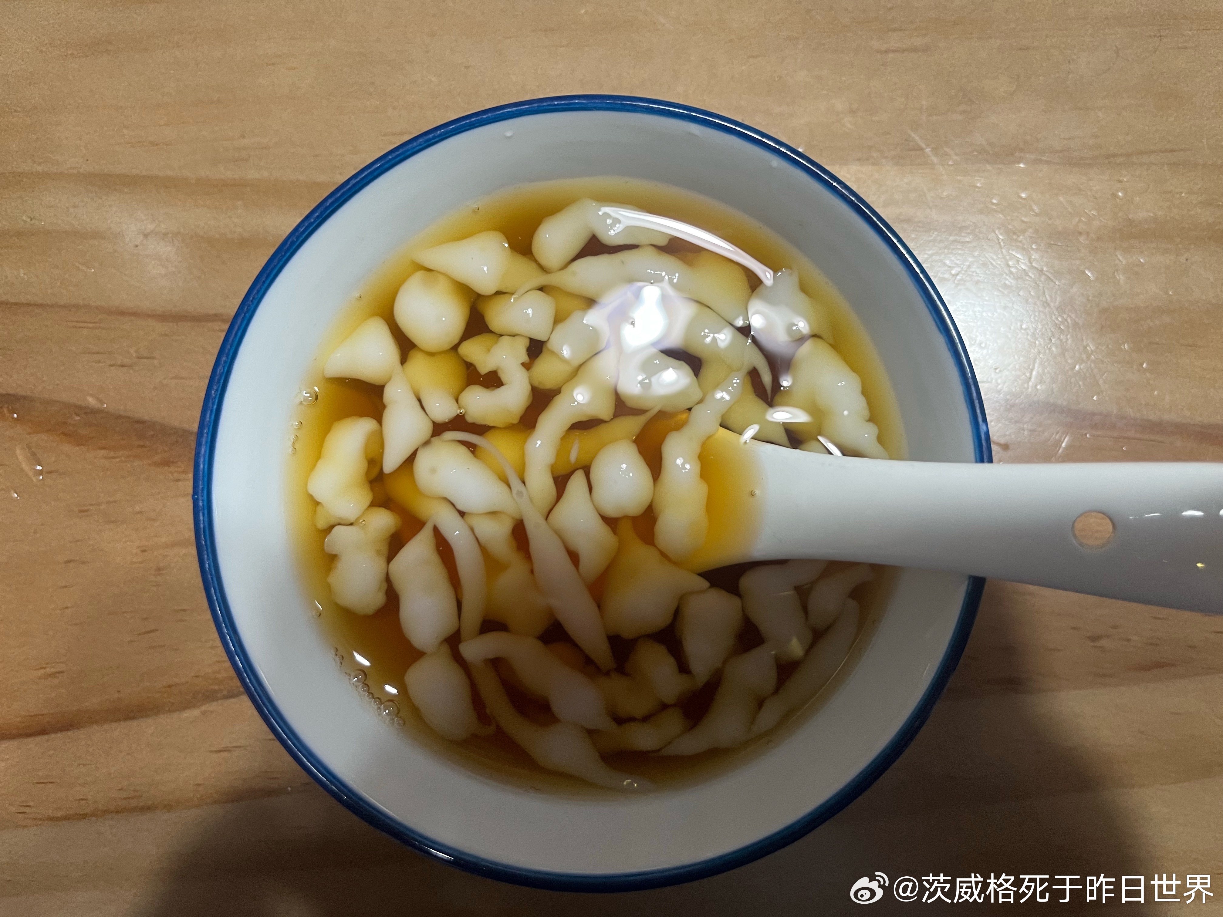 感觉从90年意大利之夏开始，这么多年的世界杯都是和我姐我哥一起看的。（还有我姐做