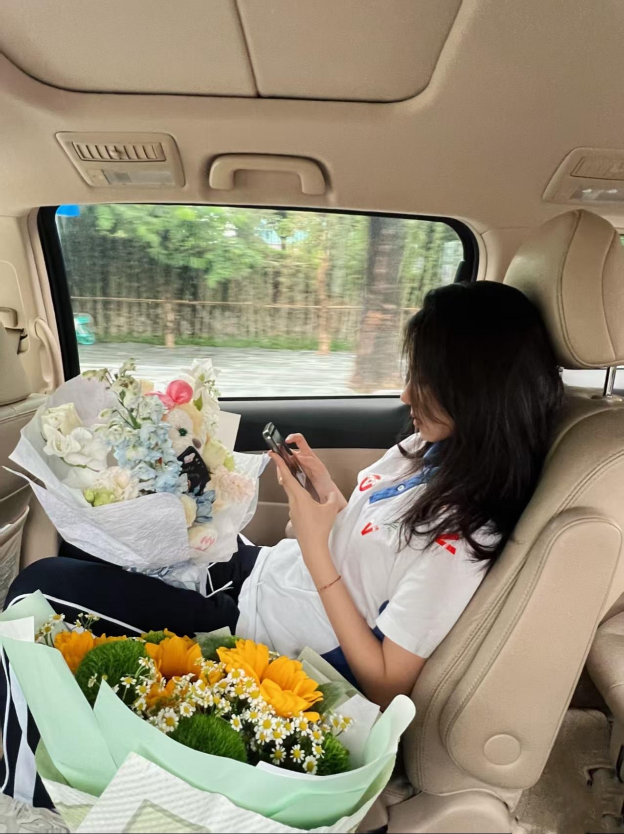 高考结束了，

我侄女彻底放飞自我，

说要和朋友一起出去旅游，

我哥听了是一