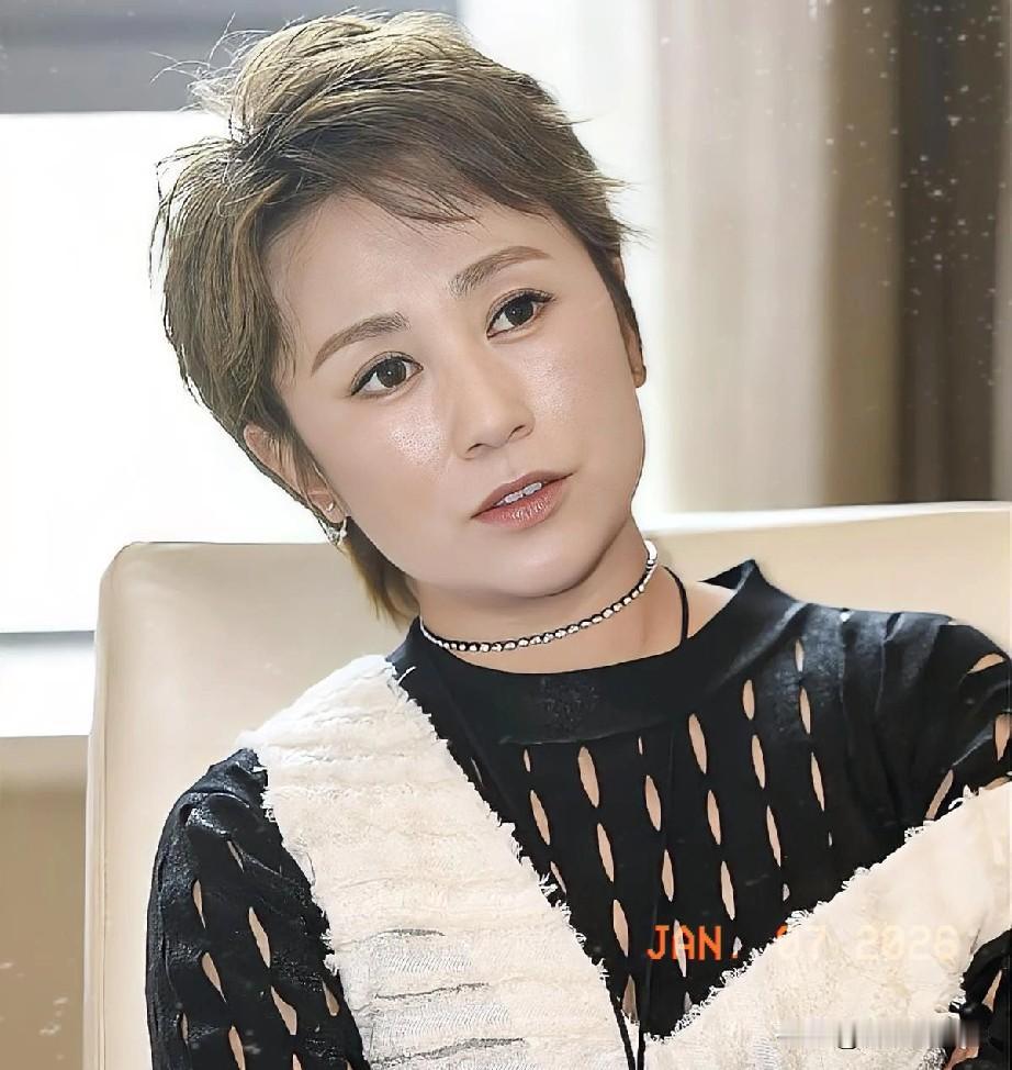 马丽春晚彩排展风采，共盼欢乐祥和年

随着2025年央视春晚脚步渐近，马丽现身彩