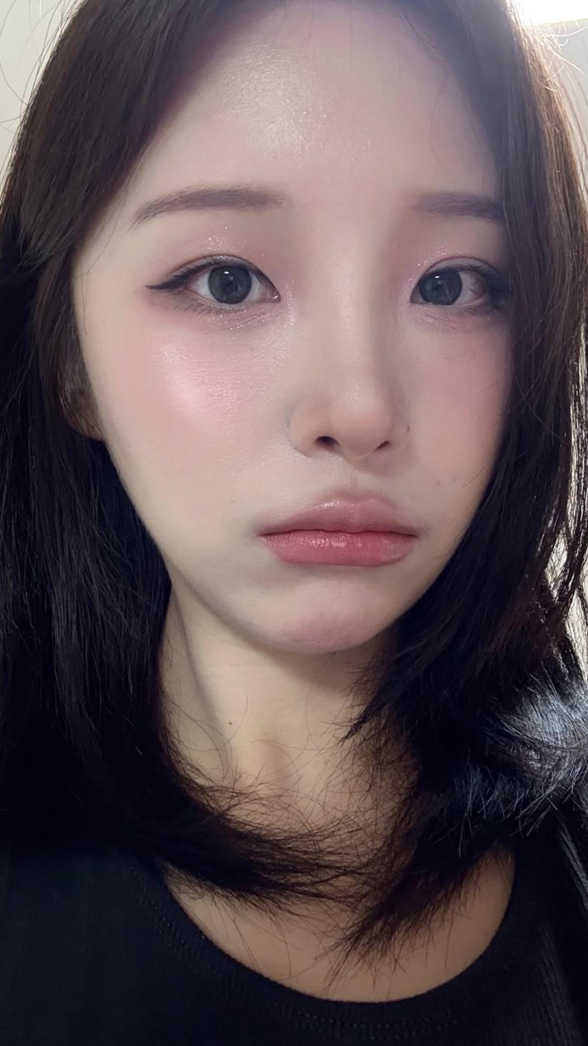 哪个坏蛋把人家的嘴巴咬肿了😫。