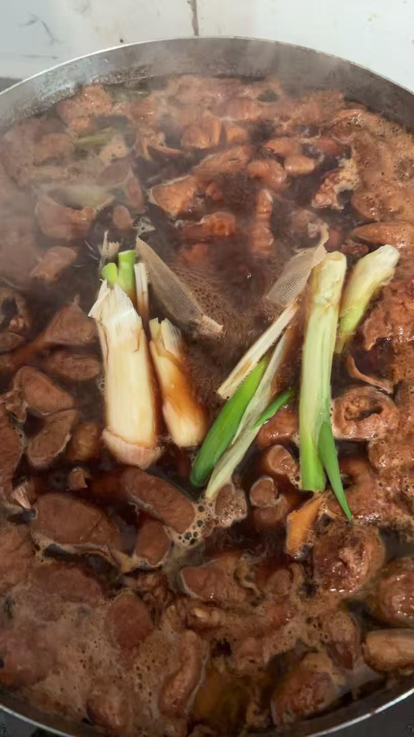 分享一张今日随手拍自己动手丰衣足食，肥肠出锅了！