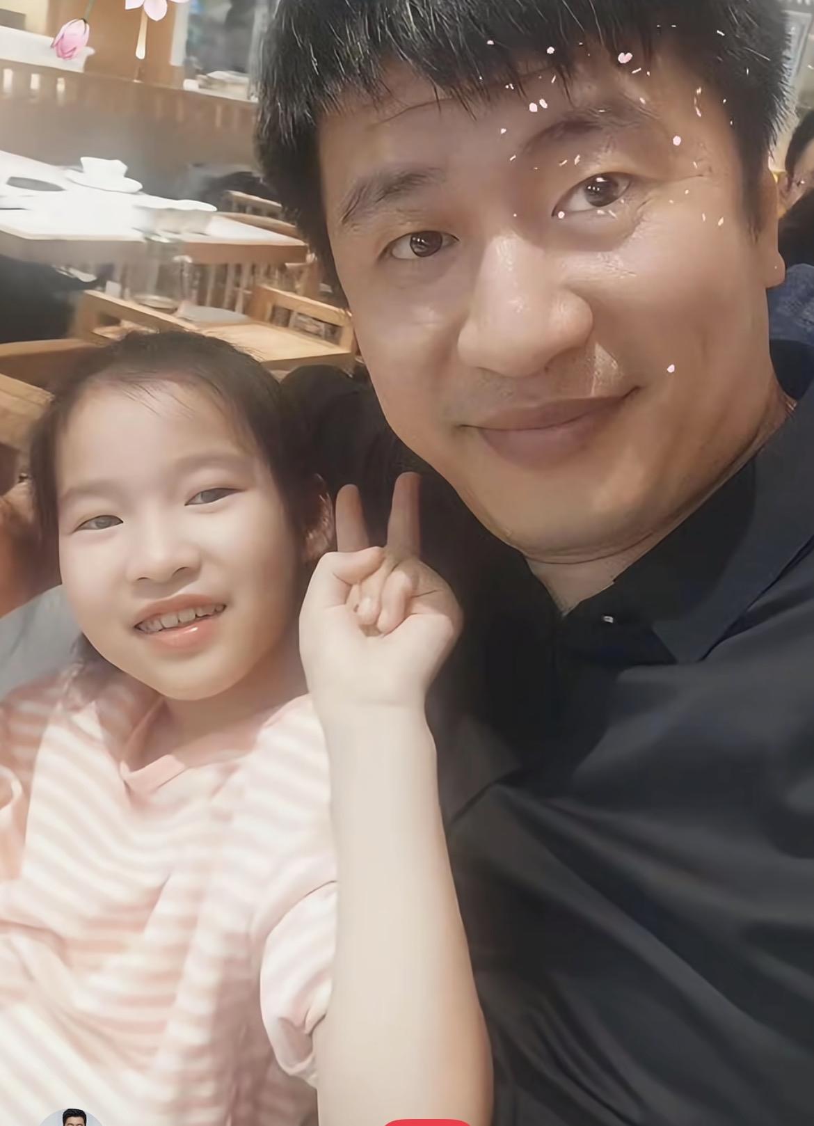 张雪峰老师就这样走了，
可是他曾经说过，
自己女儿将来选什么专业都无所谓，因为她