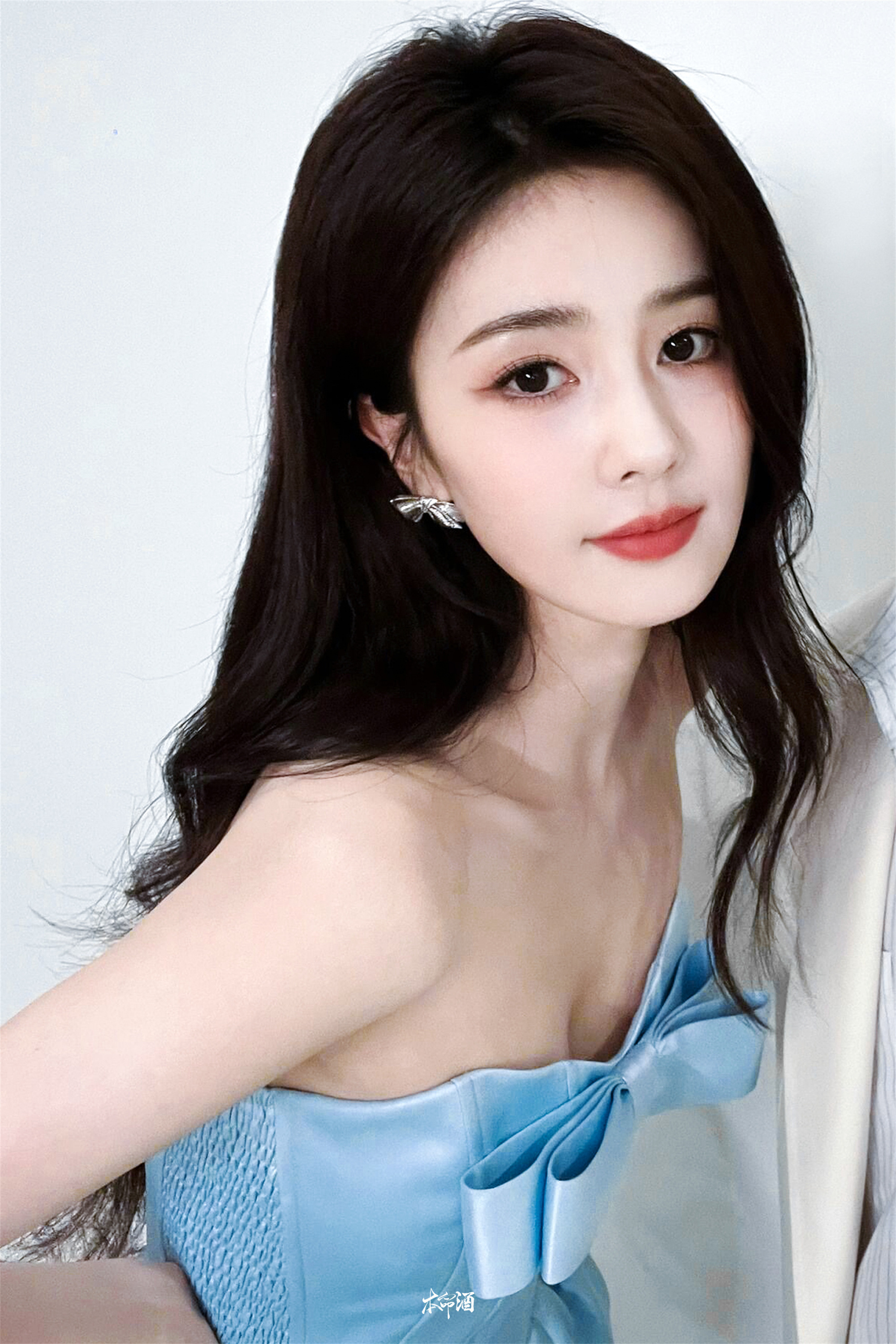 白鹿 侧颜好优越