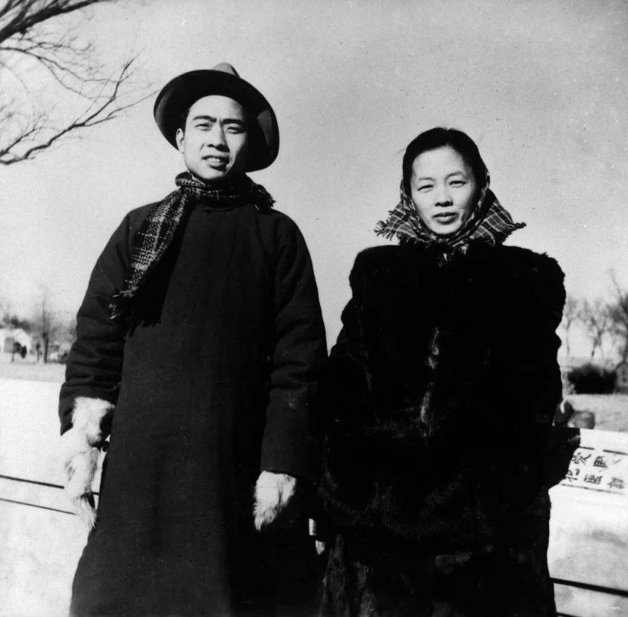 汪曾祺的孩子们问母亲施松卿，“既然父亲这么丑，为什么还要和他在一起？”没想到施松