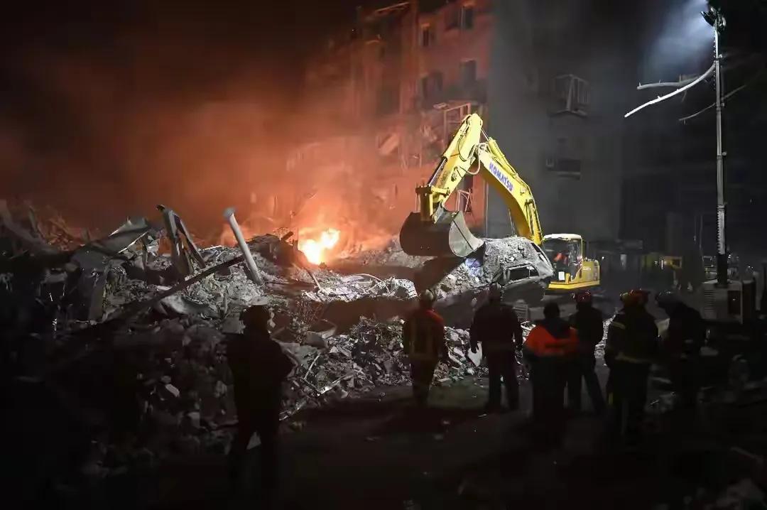 乌克兰方面通报，俄军在此次袭击中采取了“二次打击”战术。即在首次攻击后，等待救援