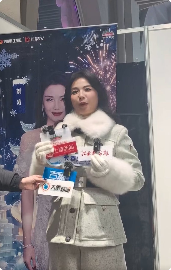 刘涛在哪过年也得问妈“我得问我妈” 也太乖了吧，荧幕上干练的刘涛，私下里是听妈妈