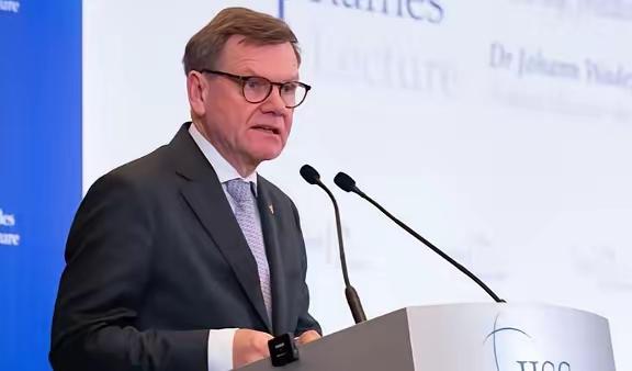 德国外长瓦德富尔在新加坡的发言，简直直白得不留一点余地，他表示德国坚定站美国一边